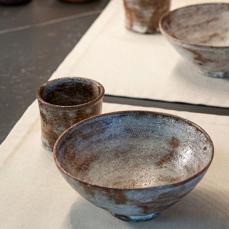 Ciotola giapponese in ceramica realizzata a mano